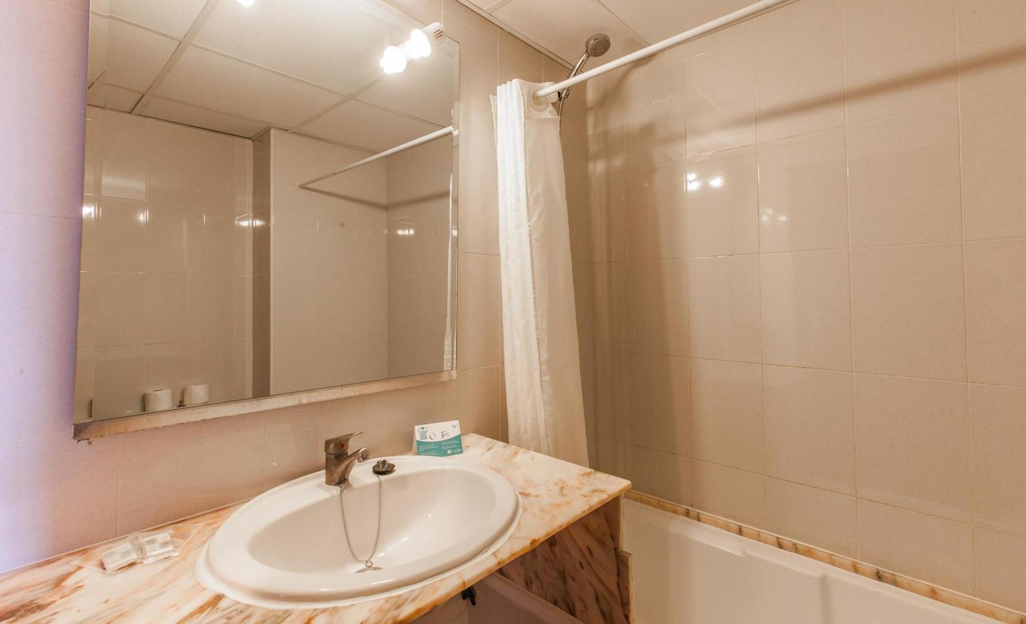 Double Room,1758292801:JPEG